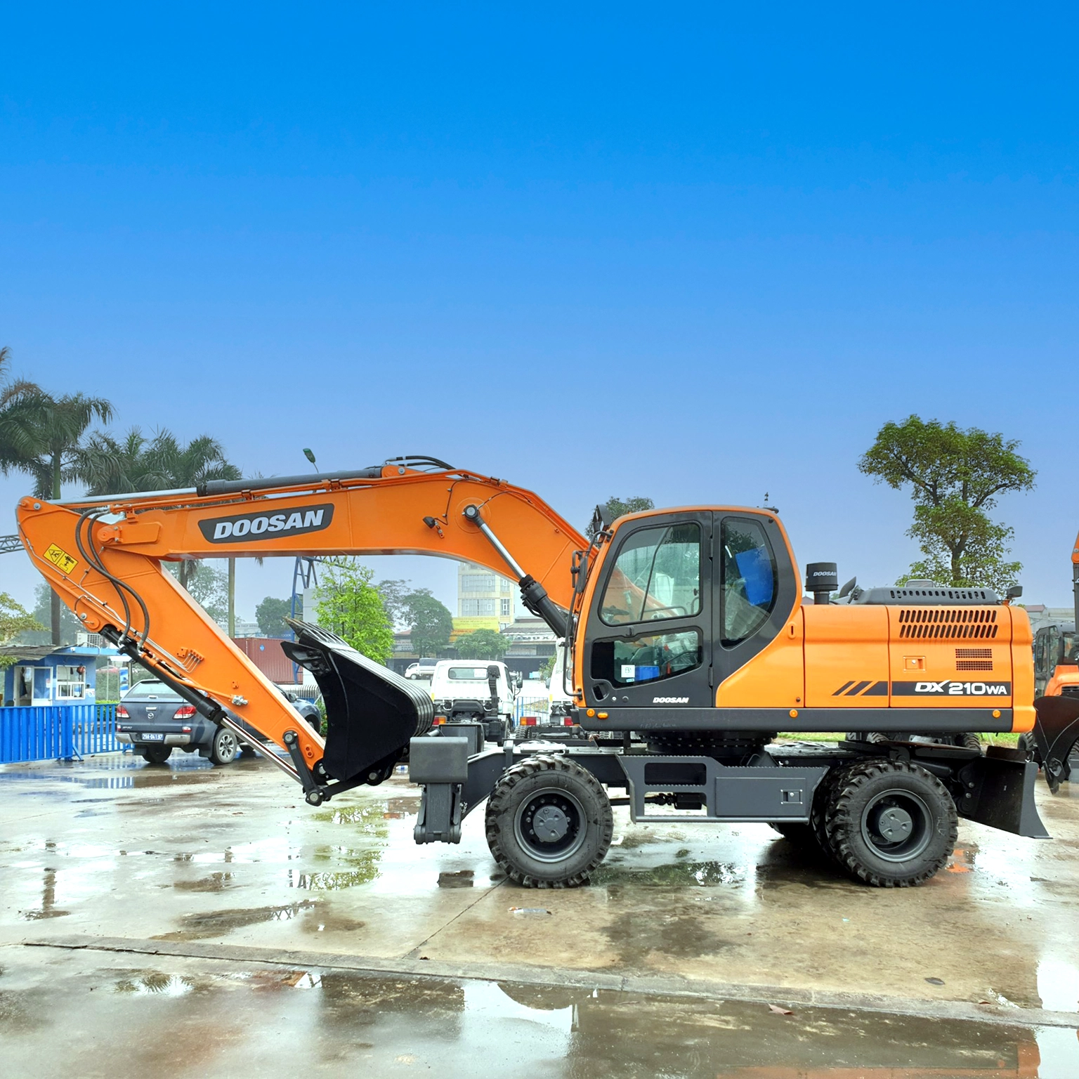 Máy xúc Doosan DX210W - ảnh 3